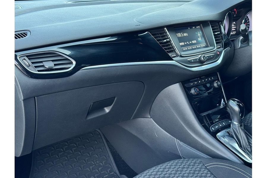 2017 Holden Astra R BK Photo 21