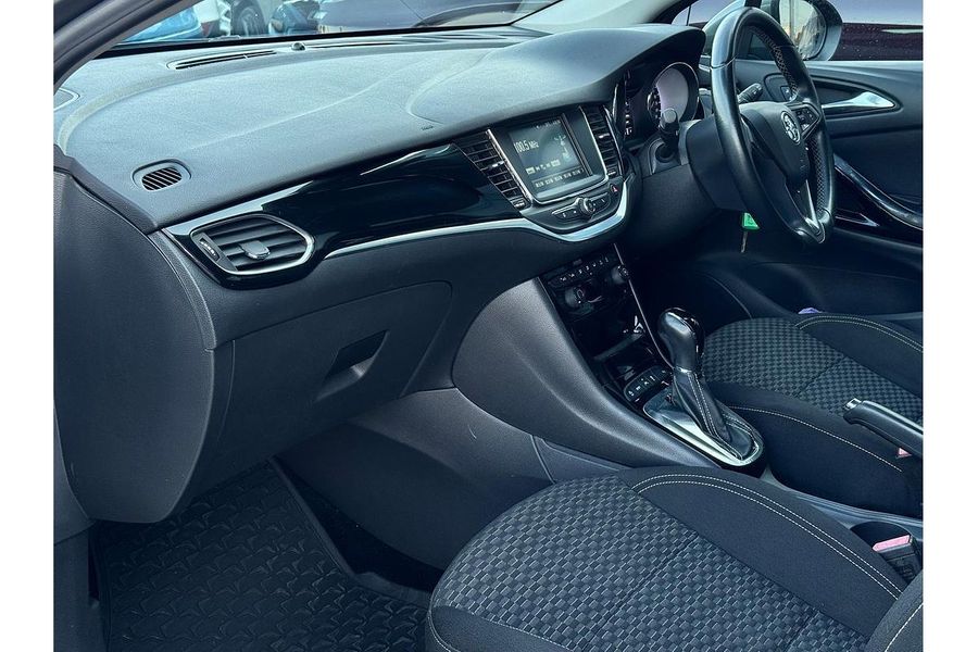 2017 Holden Astra R BK Photo 19