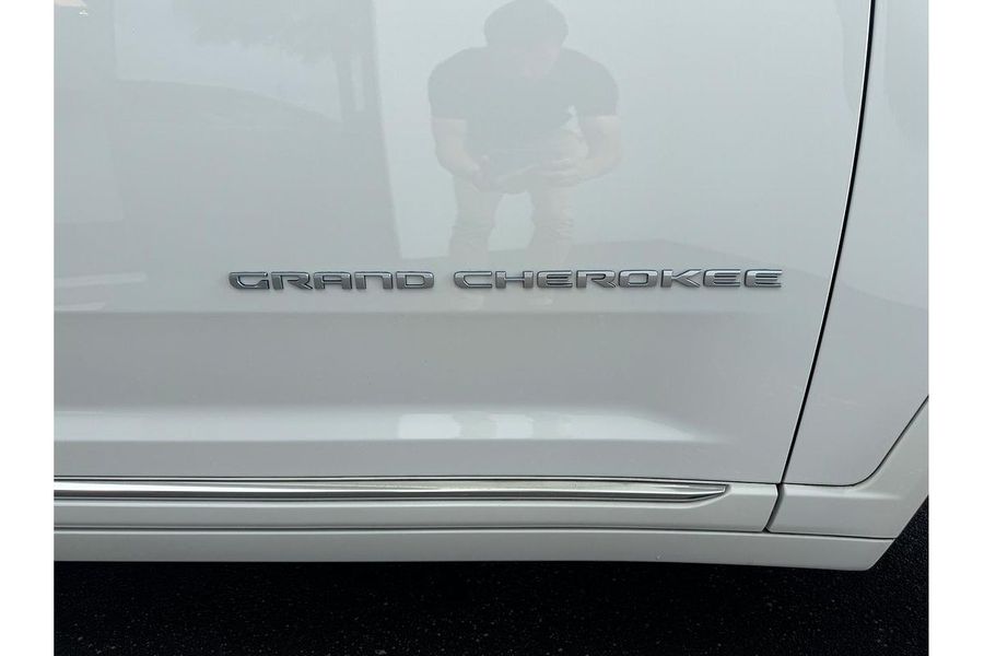 2023 Jeep Grand Cherokee Summit Reserve 4xe WL Photo 14