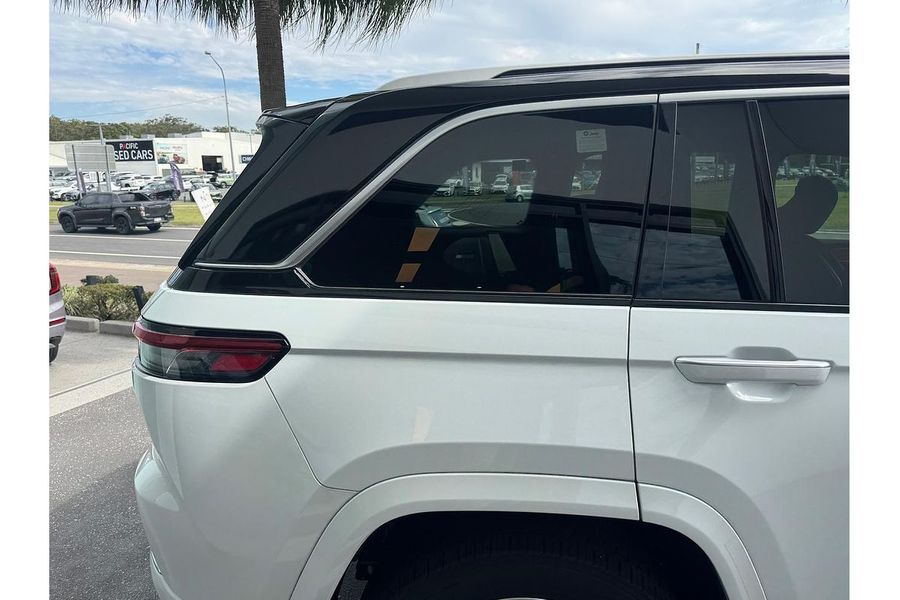 2023 Jeep Grand Cherokee Summit Reserve 4xe WL Photo 13